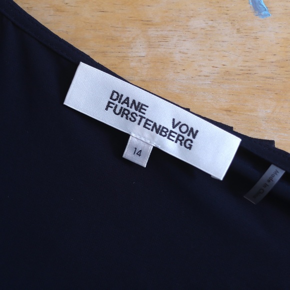 Diane Van Furstenberg Size 14 Navy chiffon wrap gown - Picture 7 of 7